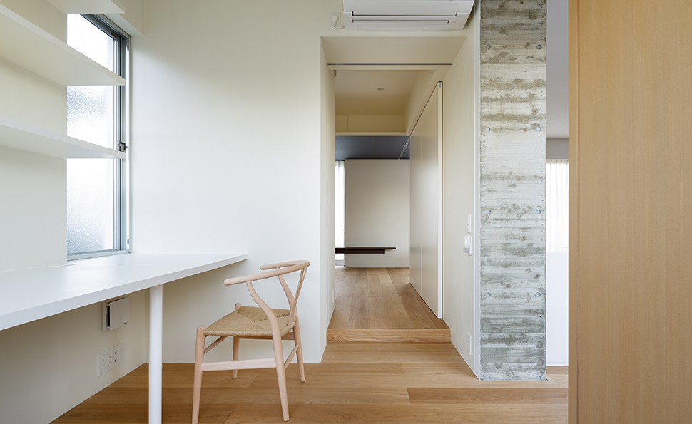リビングからも客室からもアクセスできる書斎 リビングからも客室からもアクセスできる書斎