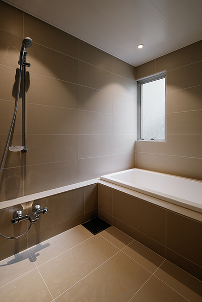 ホテルライクなシックな浴室