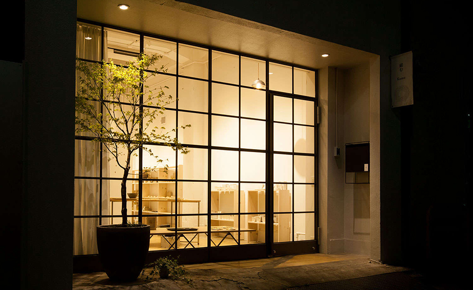 スチールサッシが特徴的な外観 スチールサッシが特徴的な外観