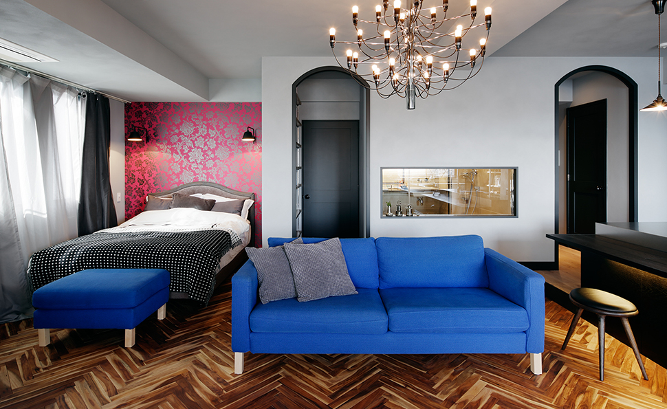 LDK+ベットコーナーの1つの大きなホテルライクな空間<br />ソファー奥には浴室の窓 LDK+ベットコーナーの1つの大きなホテルライクな空間<br />ソファー奥には浴室の窓