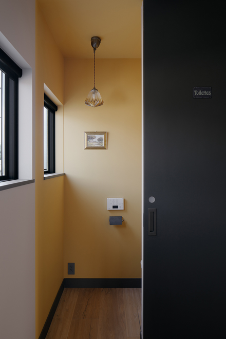 2階の黄色いトイレ