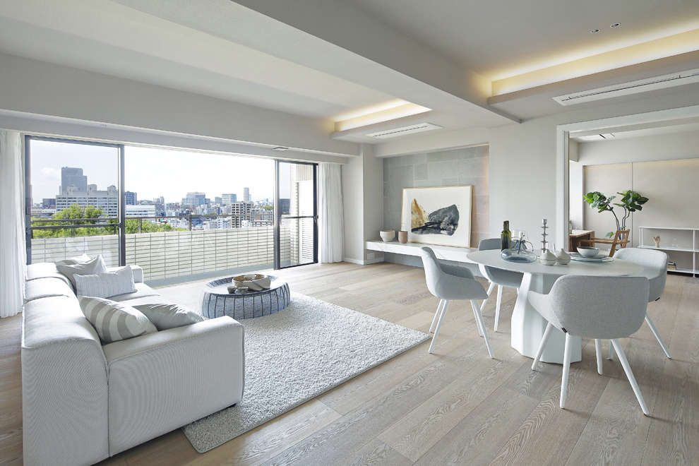 リビングダイニング　テラスからは全面の公園が見えている