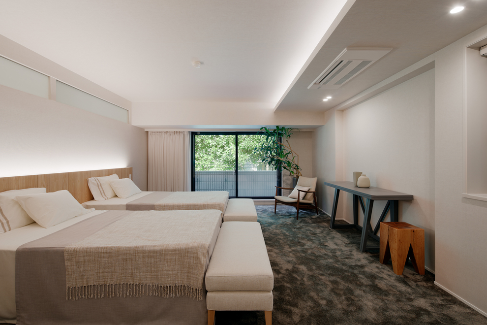 主寝室　主な照明は間接照明でホテルライクな雰囲気