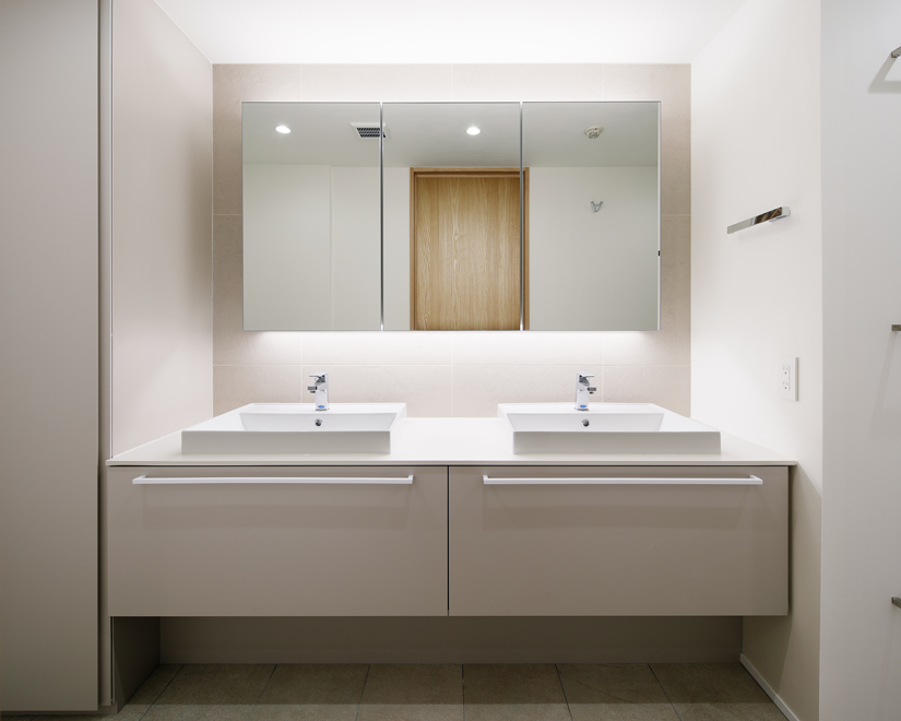 家族用の洗面台　こちらも2ボールでゆったりと利用が可能