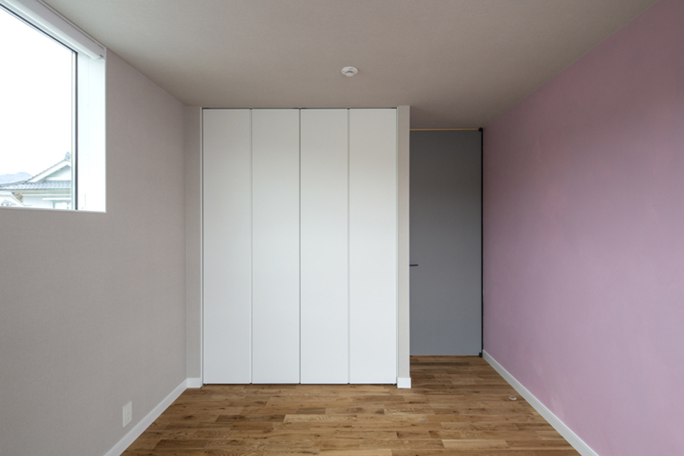 子供部屋は2部屋　各自好きな色を施主施工で塗装した