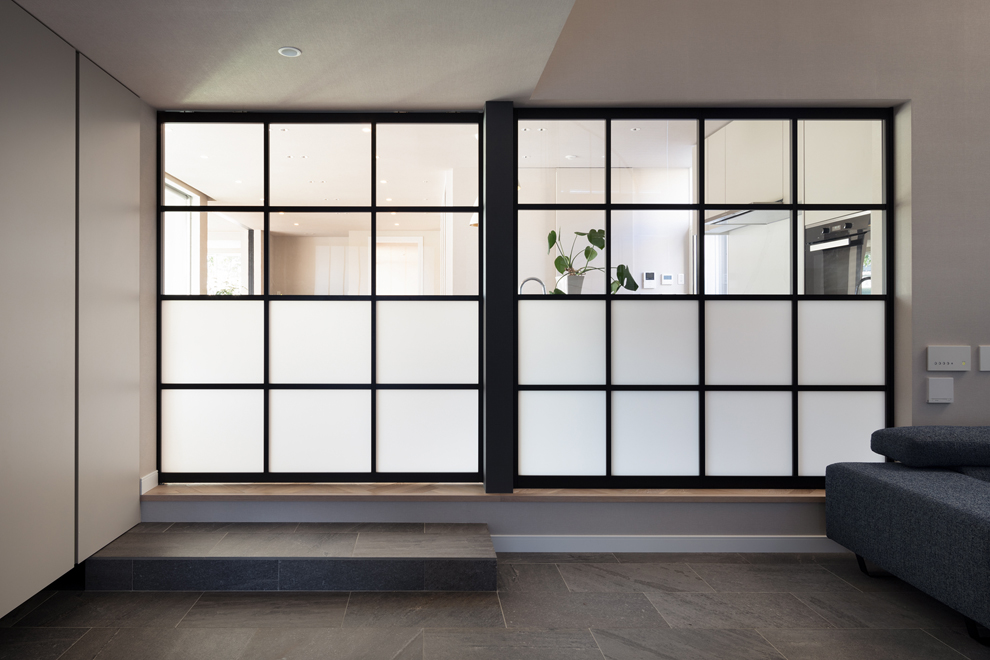 リビングから2段上がった所にあるダイニング空間