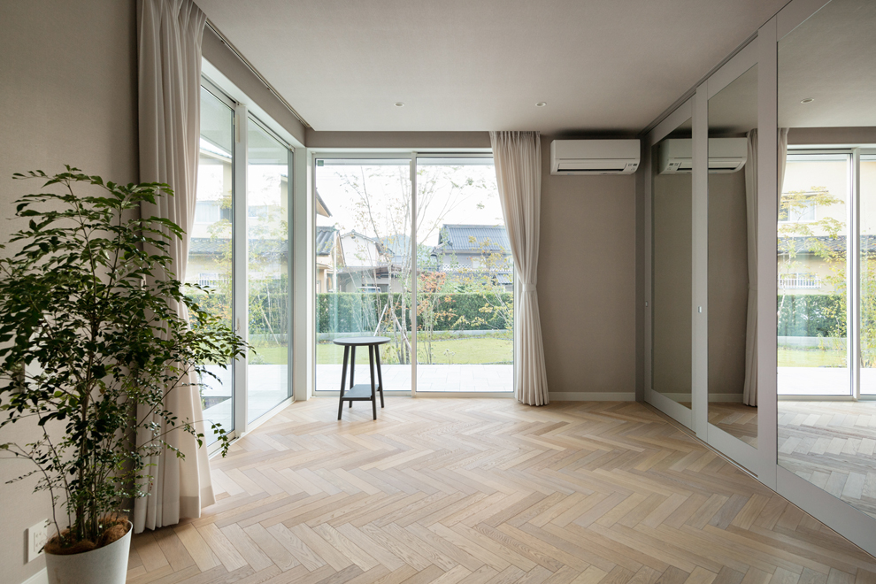 プライベートテラスに張り出した開放的な個室