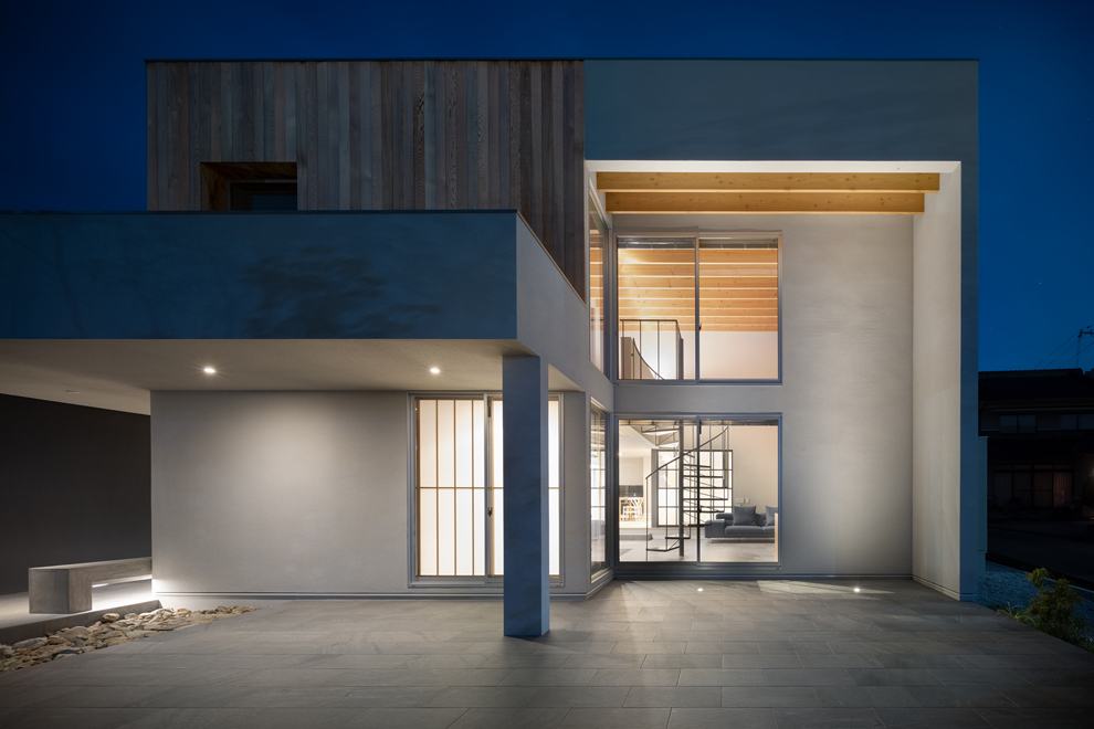 和室(障子部分)とリビングをパブリックてらすより見る