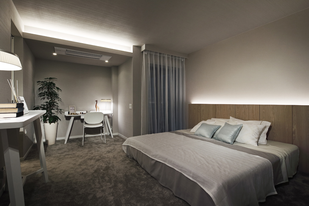 間接照明で落ち着いた雰囲気の主寝室