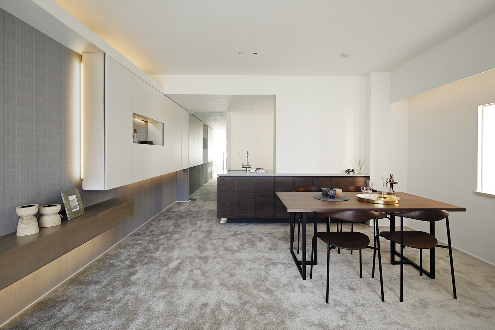 テラス側からキッチン側をみる テラス側からキッチン側をみる