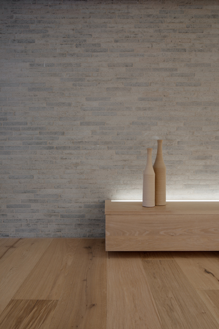 削り磨きタイル 現場で職人さんがタイルを貼り、釉薬を削り取りオリジナルの陰影をつくる 削り磨きタイル 現場で職人さんがタイルを貼り、釉薬を削り取りオリジナルの陰影をつくる