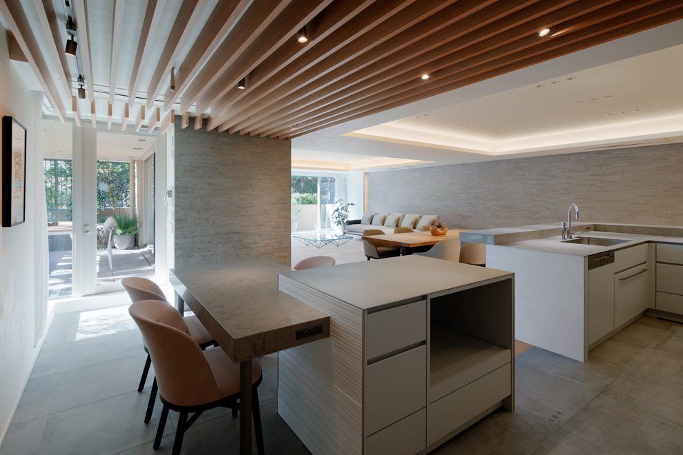 ファミリーダイニングのカウンター下には家電収納 ファミリーダイニングのカウンター下には家電収納