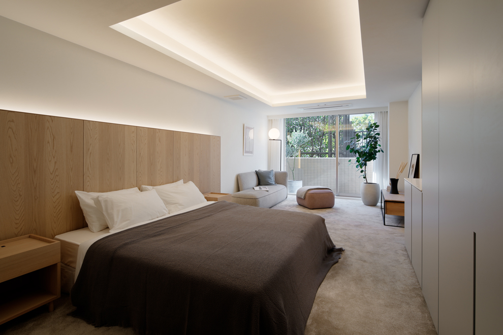 ゆったりとした主寝室 テラス側にはソファーとテレビコーナー ゆったりとした主寝室 テラス側にはソファーとテレビコーナー