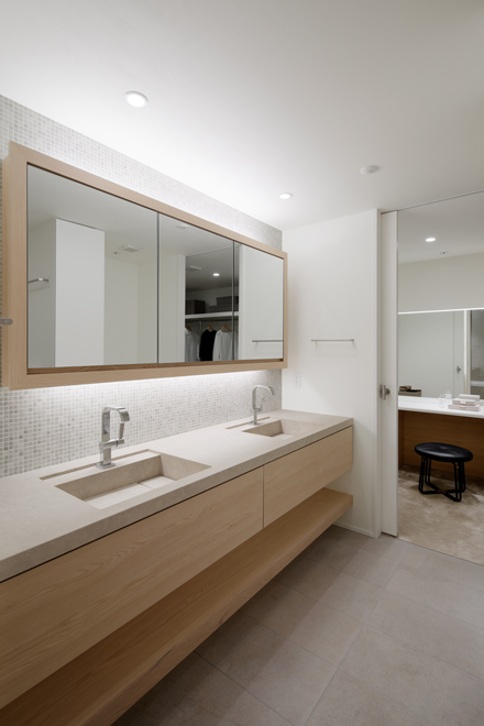 WICからもアクセスできる主寝室専用の洗面室 WICからもアクセスできる主寝室専用の洗面室