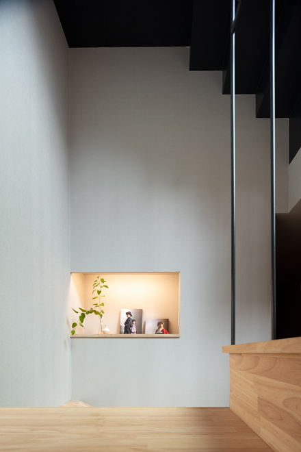 階段脇の飾棚 階段脇の飾棚