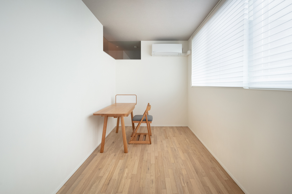 3階の子供部屋 南側に面して明るい 欄間も特徴的 3階の子供部屋 南側に面して明るい 欄間も特徴的