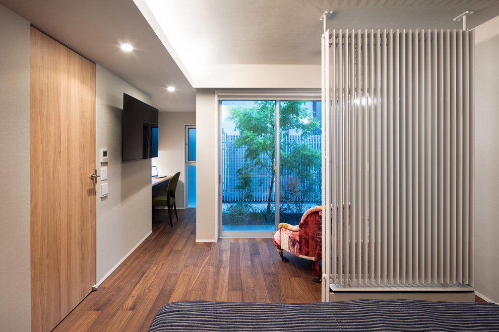 主寝室 奥に書斎コーナーを設けている PS冷暖房機を設置 主寝室 奥に書斎コーナーを設けている PS冷暖房機を設置